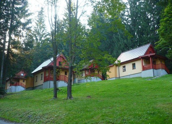 chatičky v areálu hotelu